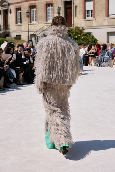 Look 60